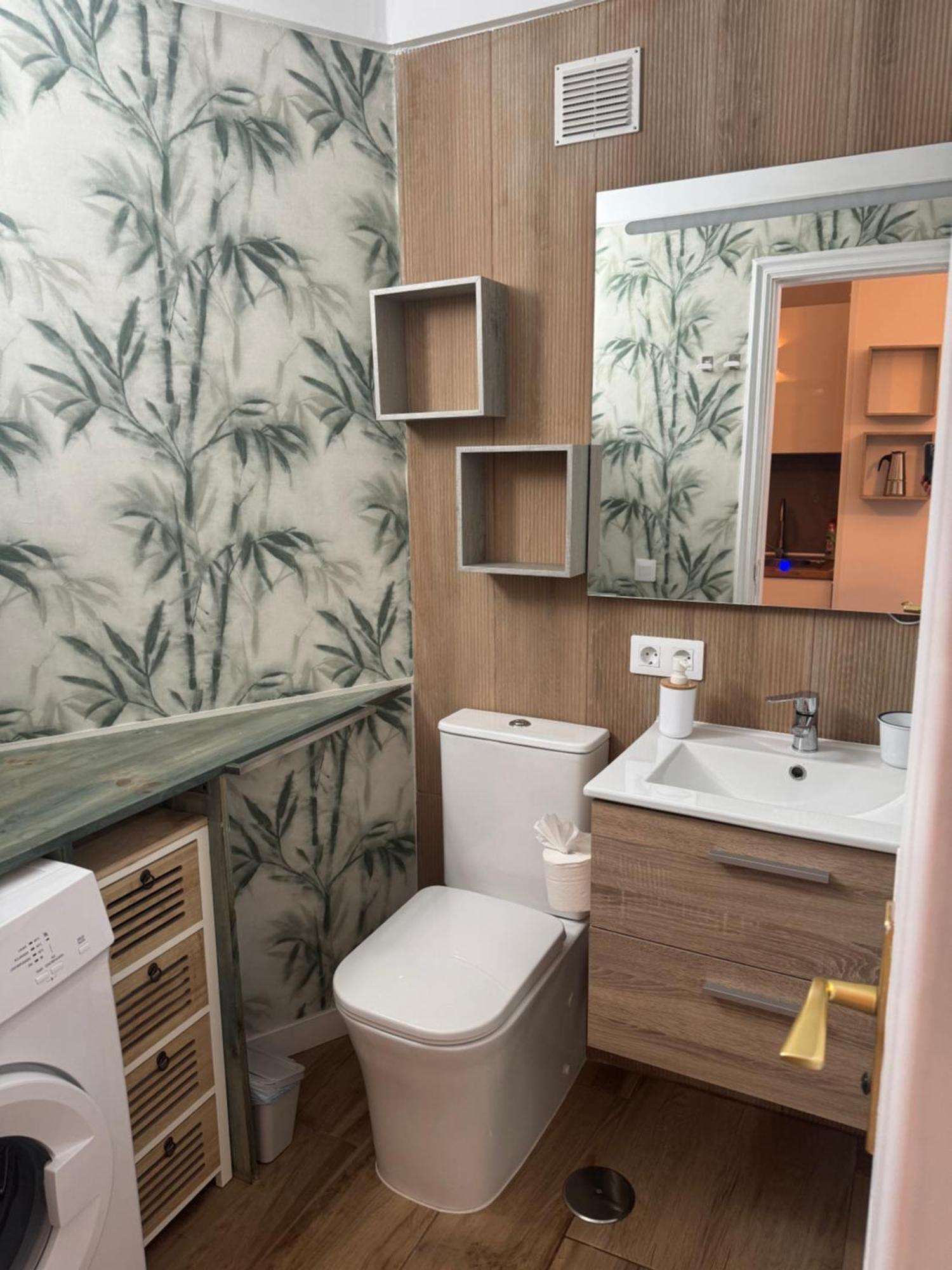 Island Paradise At Park Apartment